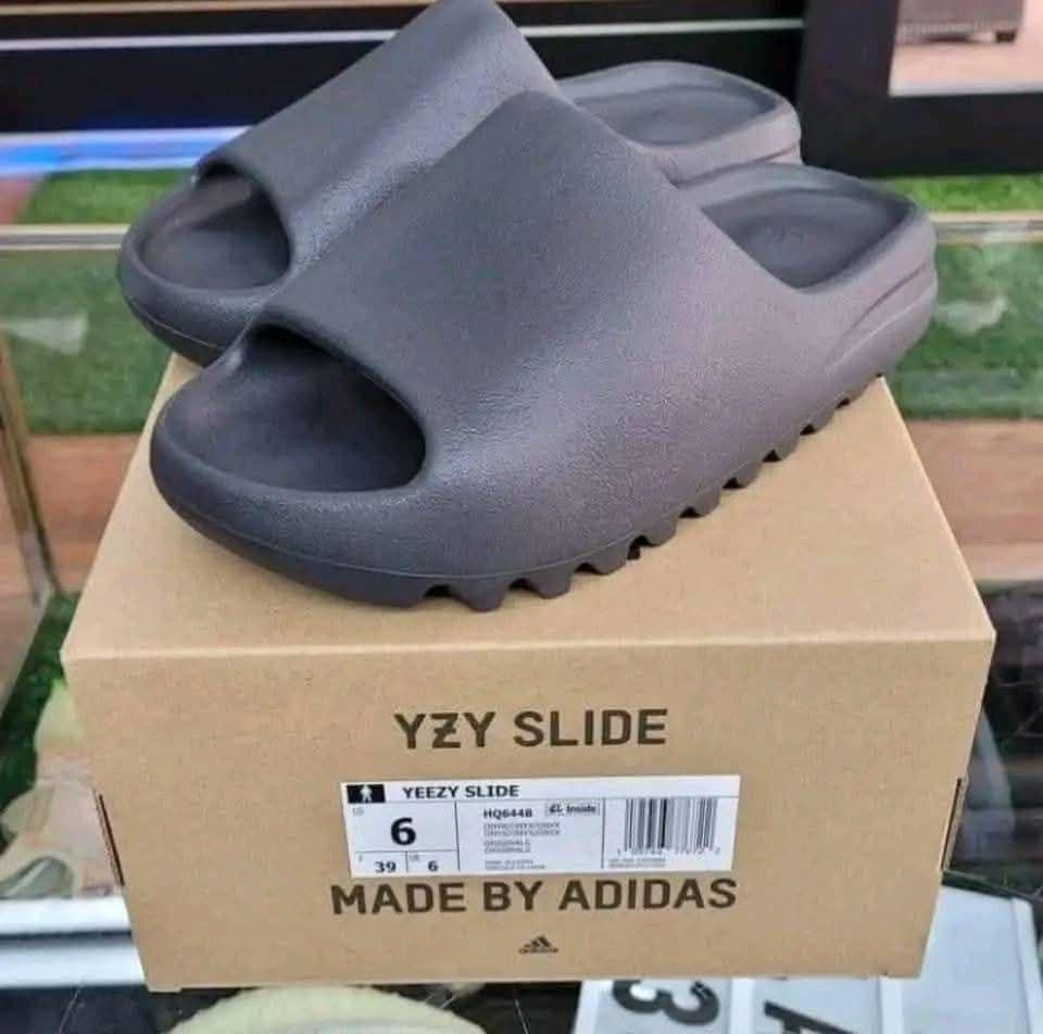 Yeezy Slides Pallet (600 pieces per pallet)