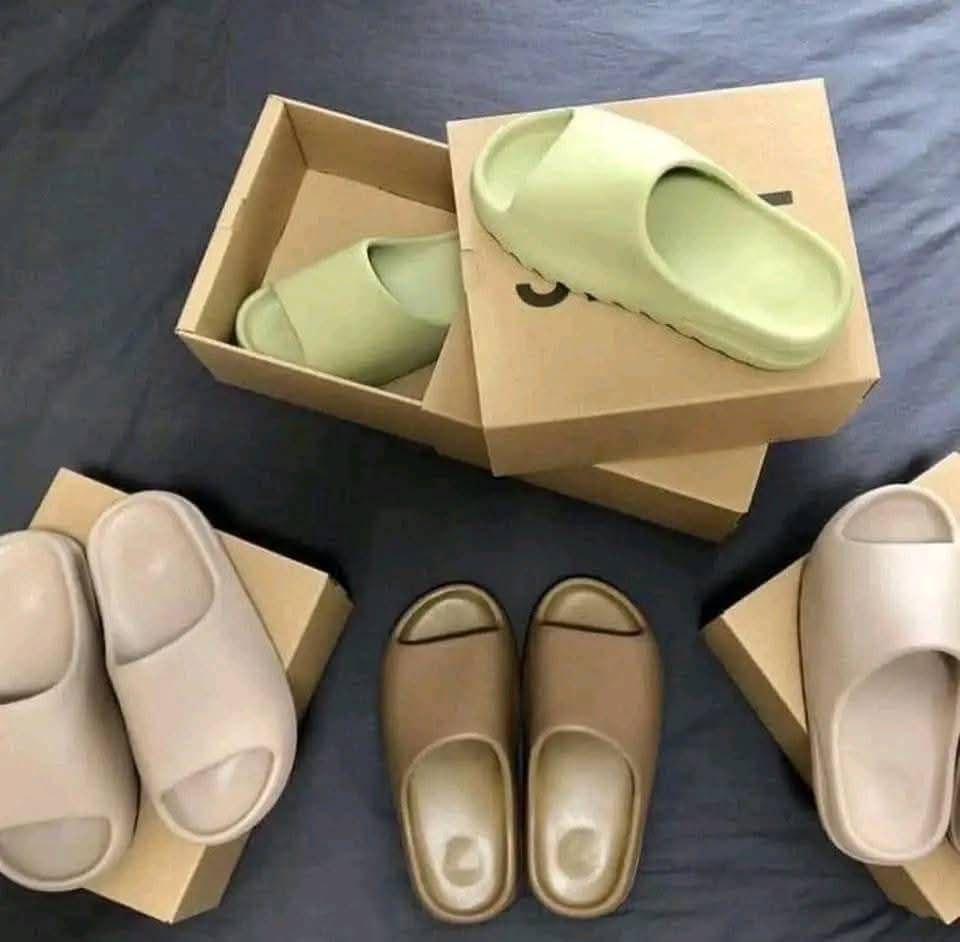 Yeezy Slides Pallet (600 pieces per pallet) - Image 4