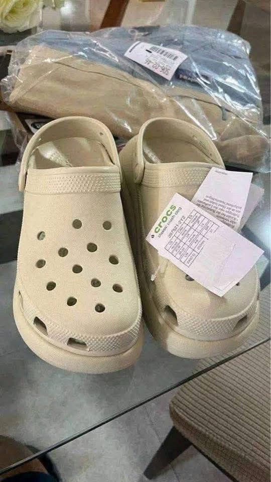 Mixed Crocs Pallet - Different Sizes (600 pairs per pallet)