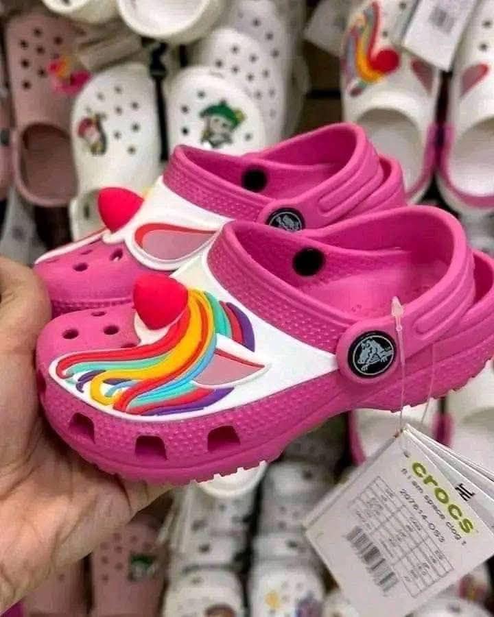 Mixed Crocs Pallet - Different Sizes (600 pairs per pallet) - Image 2