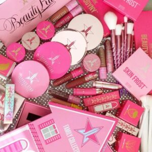Mixed makeup pallets (700-800 pieces).